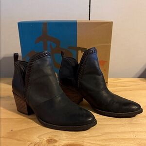 OTBT Venture Black Leather Ankle Booties